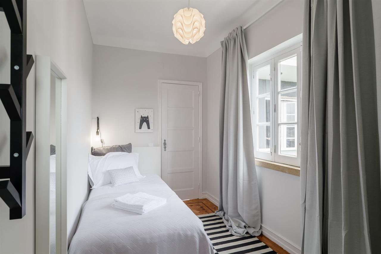 Pedroucos 37 Apartment Lisbon Bagian luar foto